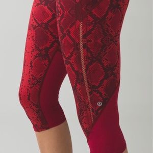 Lululemon Vent It Out Crop